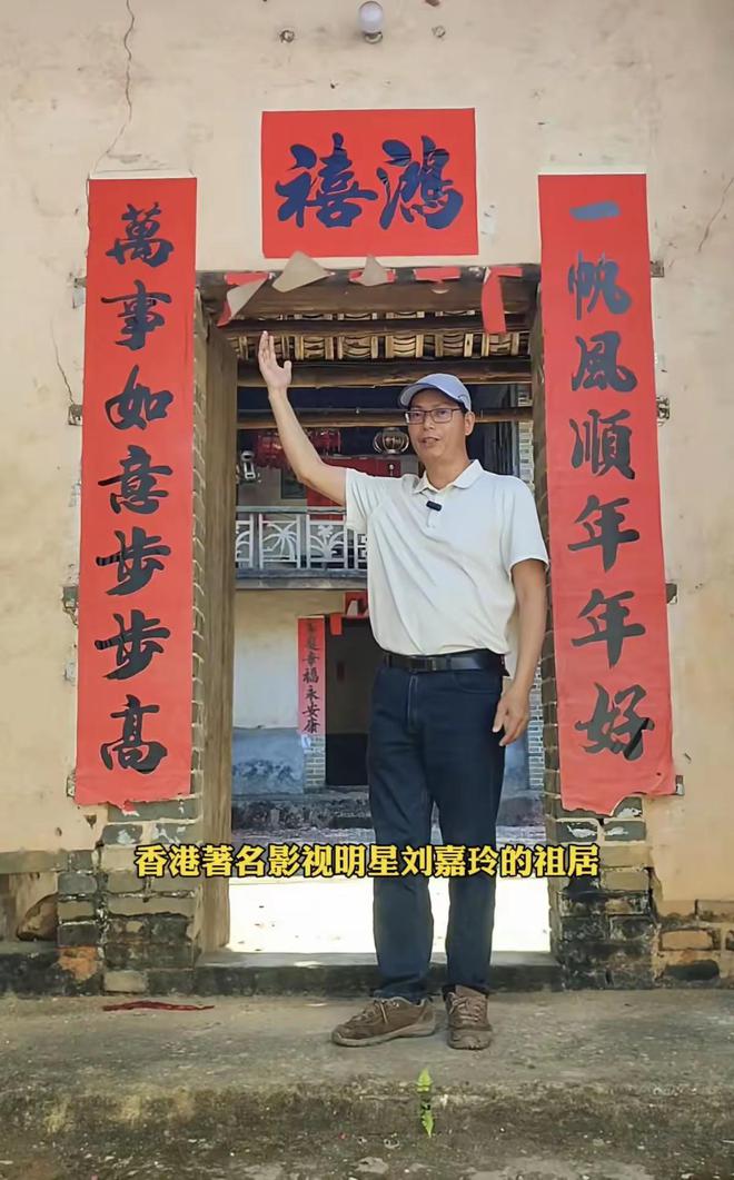 老家头发花白、没戴翡翠80岁的她很平和凯发K8国际娱乐刘嘉玲妈妈独自回广西(图11)